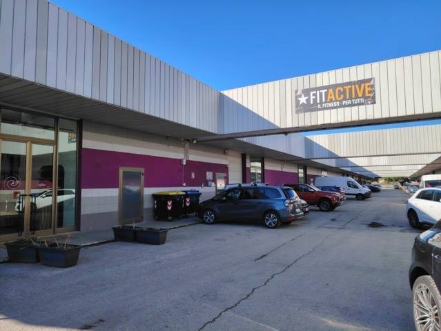 Capannone in vendita a Montesilvano