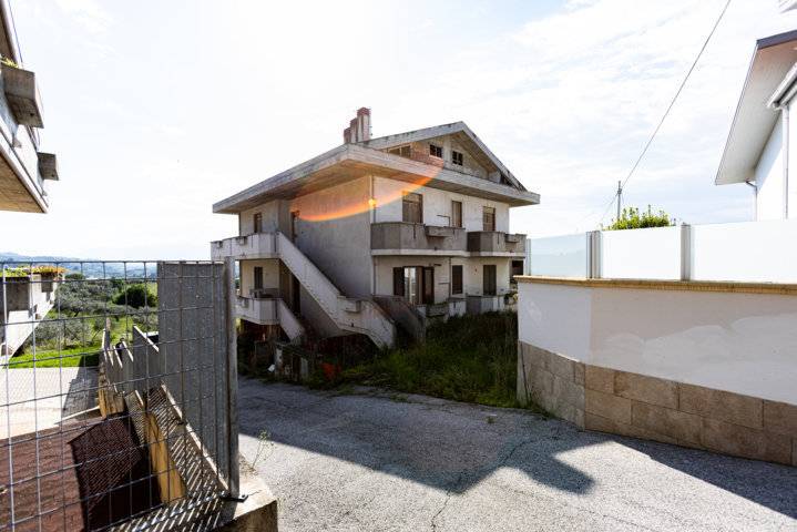 Casa singola in vendita a Cappelle sul Tavo