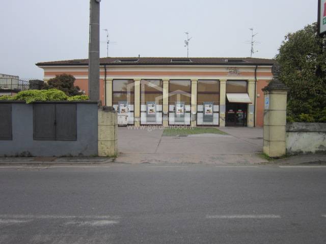 Locale commerciale in vendita a Offlaga