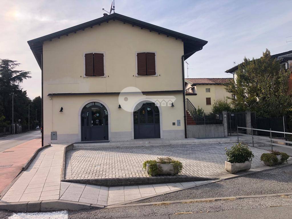 Locale commerciale in affitto a Ghedi