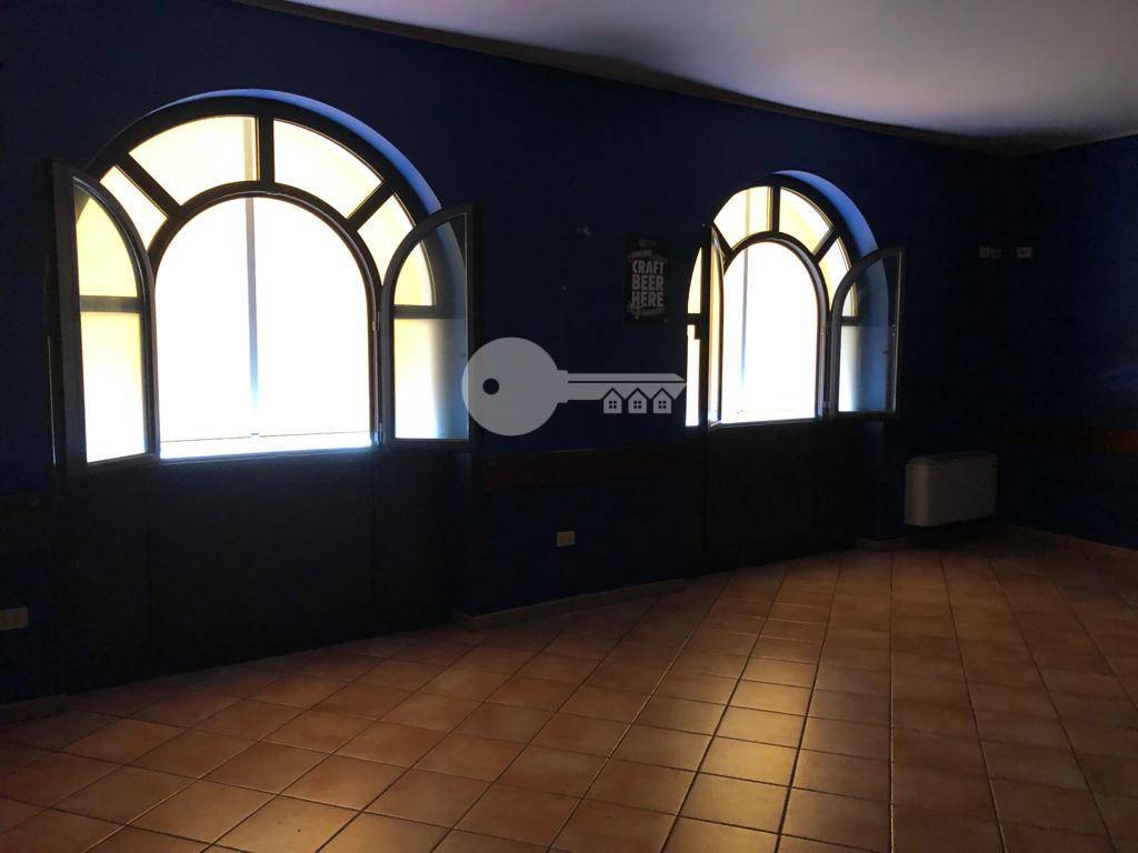 Locale commerciale in affitto a Ghedi