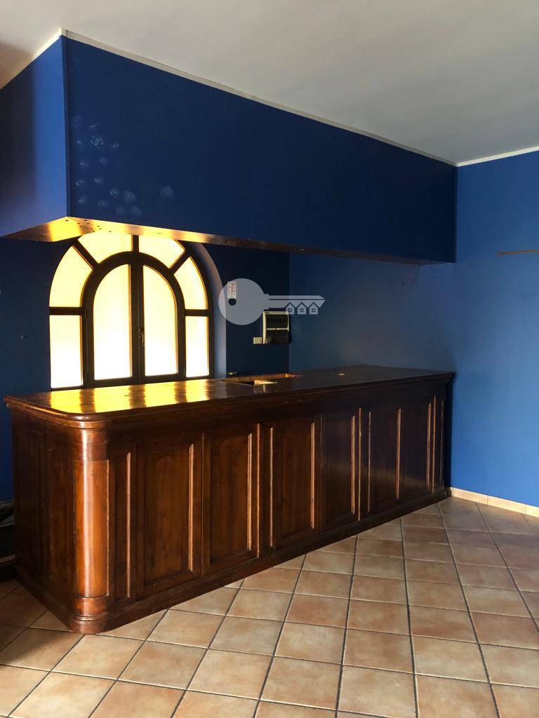 Locale commerciale in affitto a Ghedi