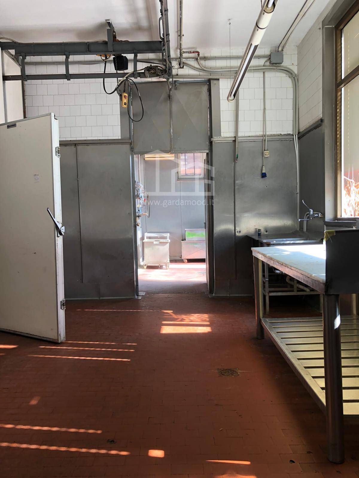 Attivit commerciale in affitto a Brandico