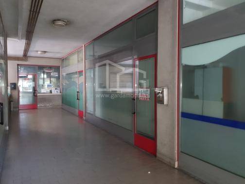 Locale commerciale in vendita a Darfo Boario Terme