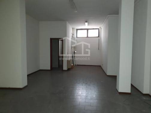 Locale commerciale in vendita a Darfo Boario Terme