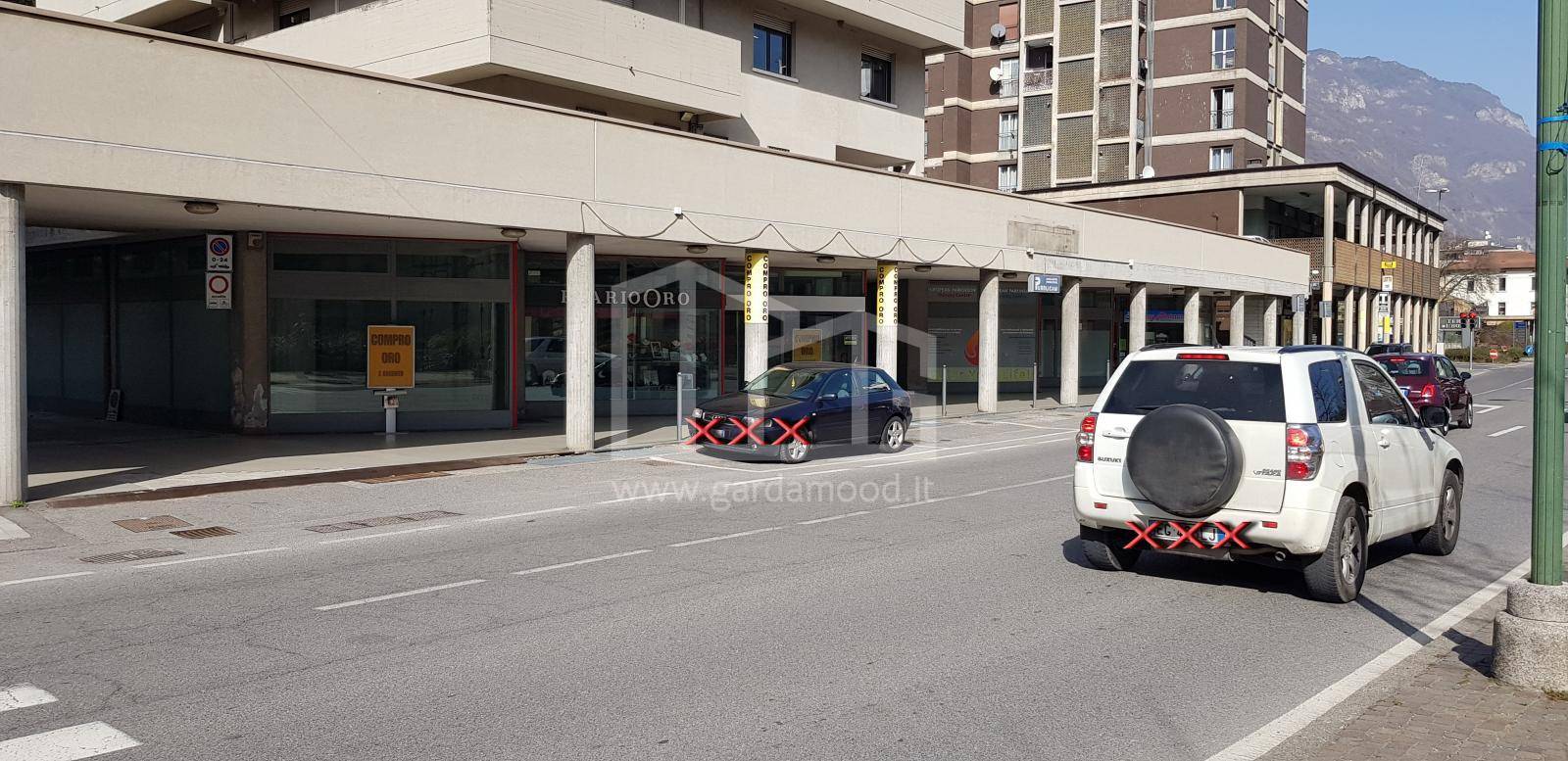 Locale commerciale in vendita a Darfo Boario Terme