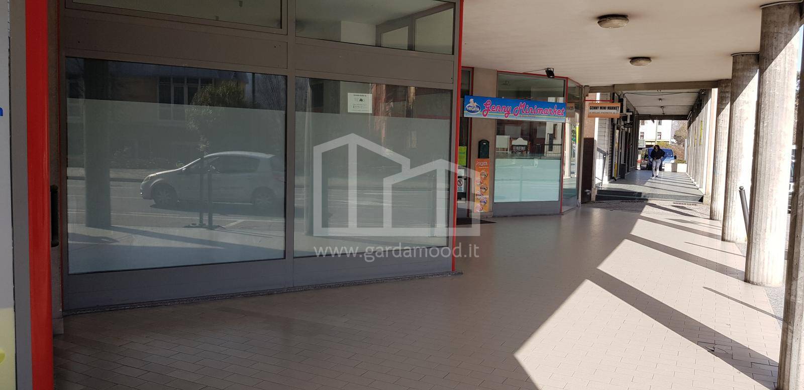 Locale commerciale in vendita a Darfo Boario Terme