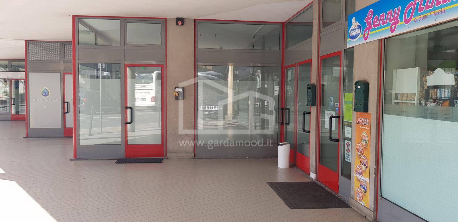 Locale commerciale in vendita a Darfo Boario Terme