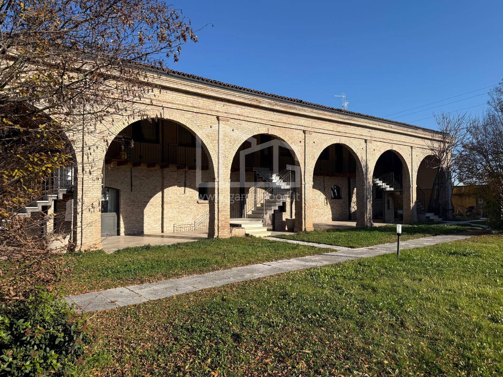 Locale commerciale in vendita a Isorella