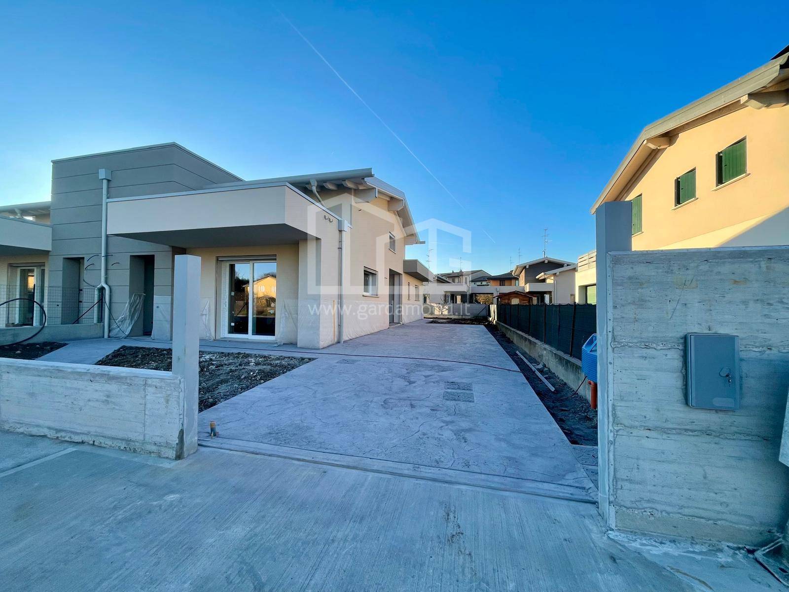 Villetta bifamiliare in vendita a Volta Mantovana