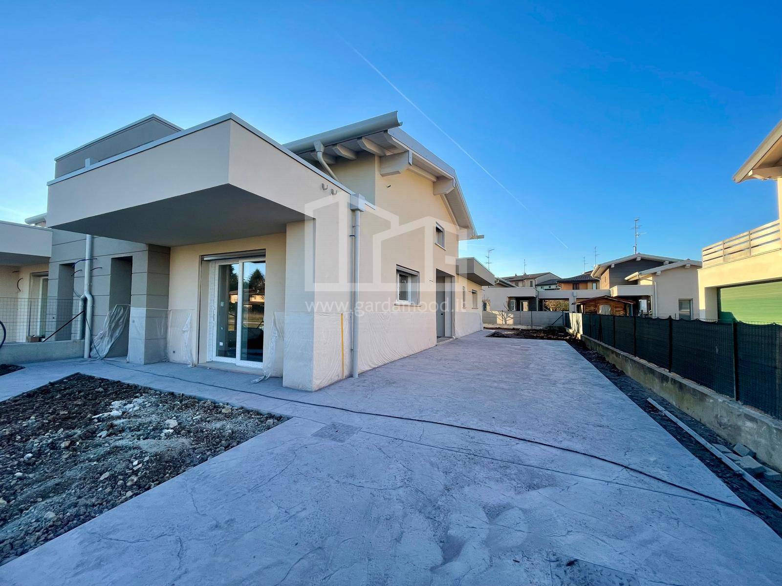 Villetta bifamiliare in vendita a Volta Mantovana