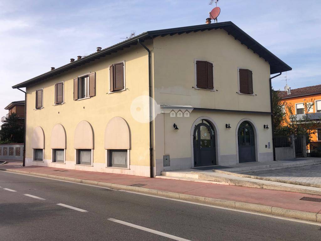 Locale commerciale in affitto a Ghedi