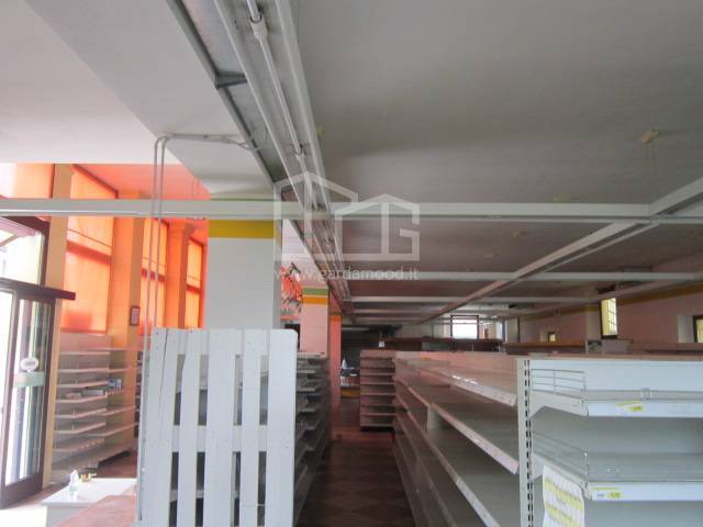 Locale commerciale in vendita a Offlaga