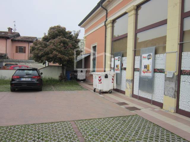 Locale commerciale in vendita a Offlaga