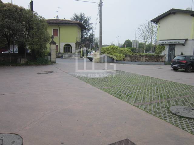 Locale commerciale in vendita a Offlaga