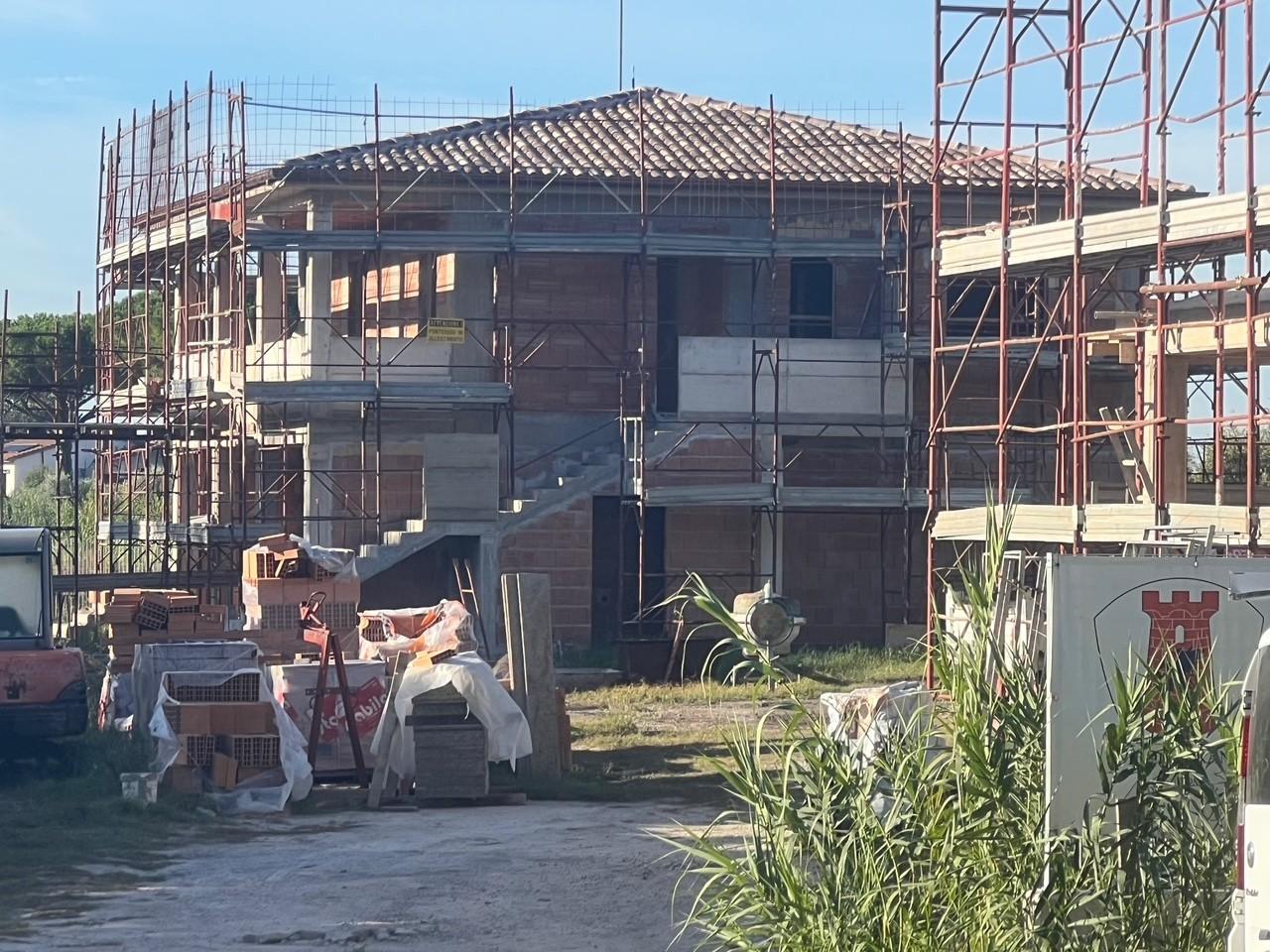 Villa Trifamiliari con giardino, Grosseto roselle