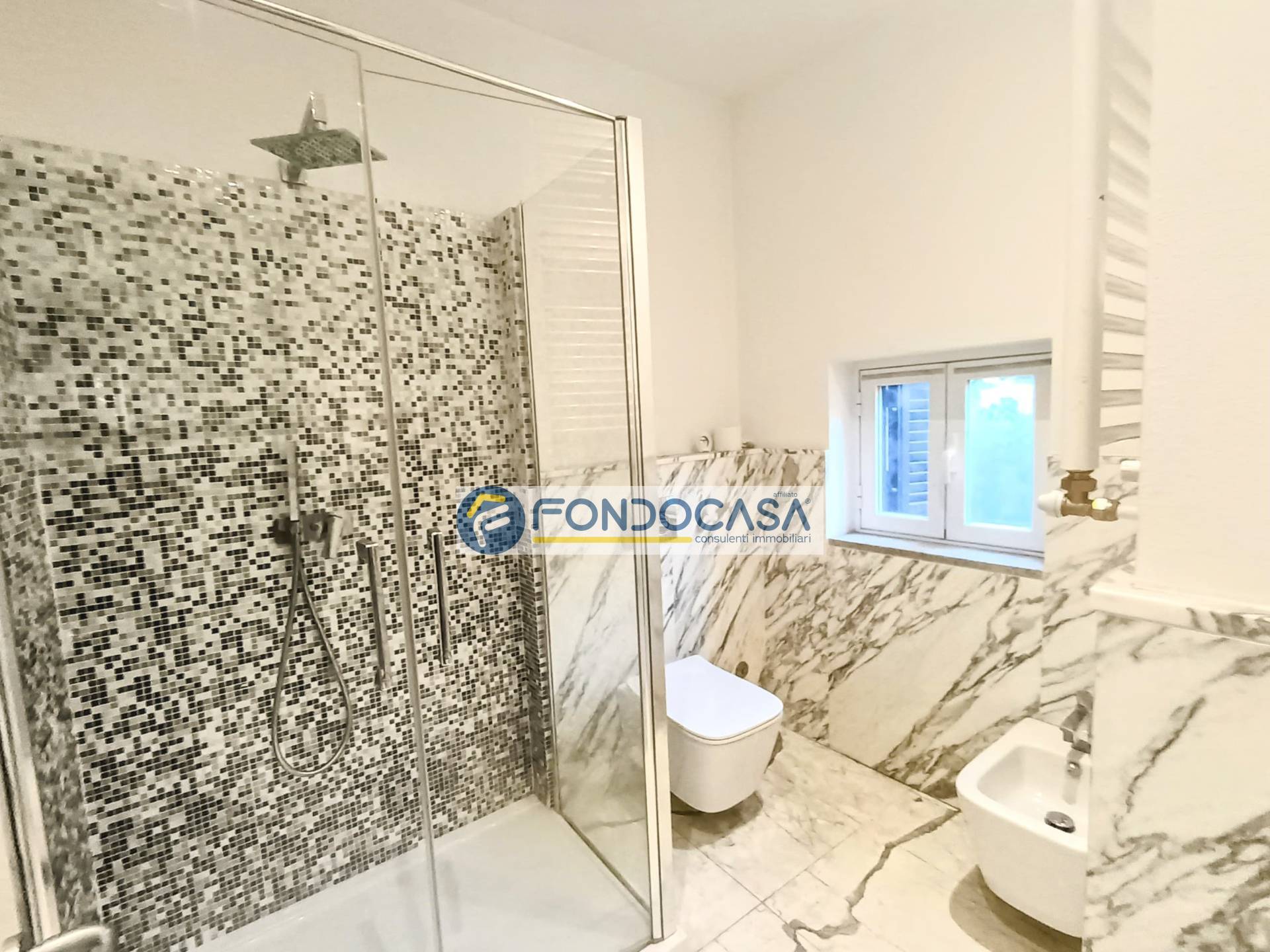 Casa semindipendente in vendita a Carrara, Marina di Carrara