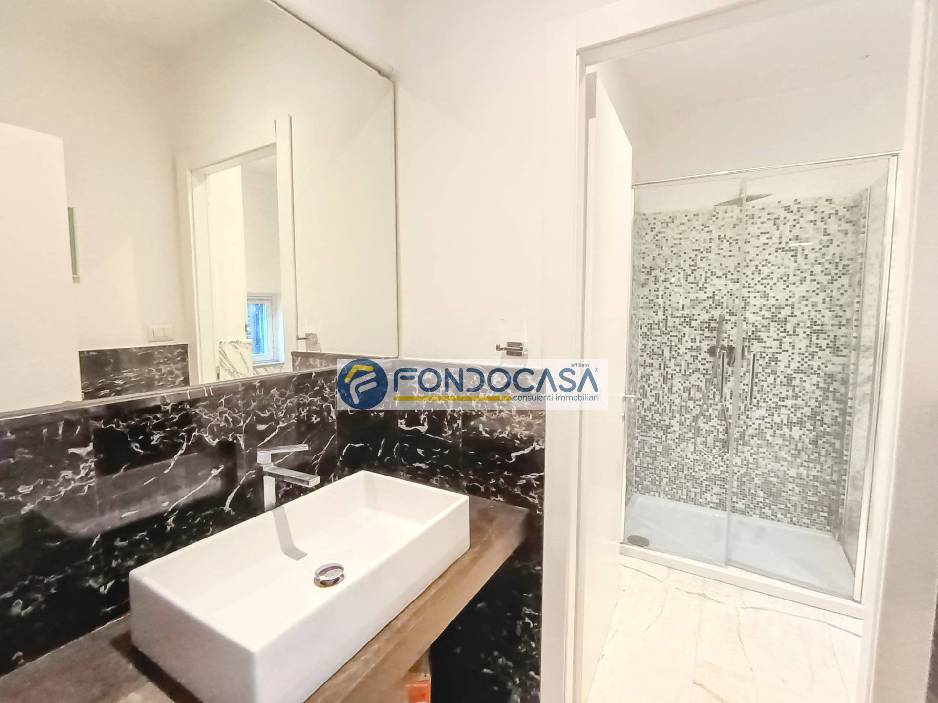 Casa semindipendente in vendita a Carrara, Marina di Carrara