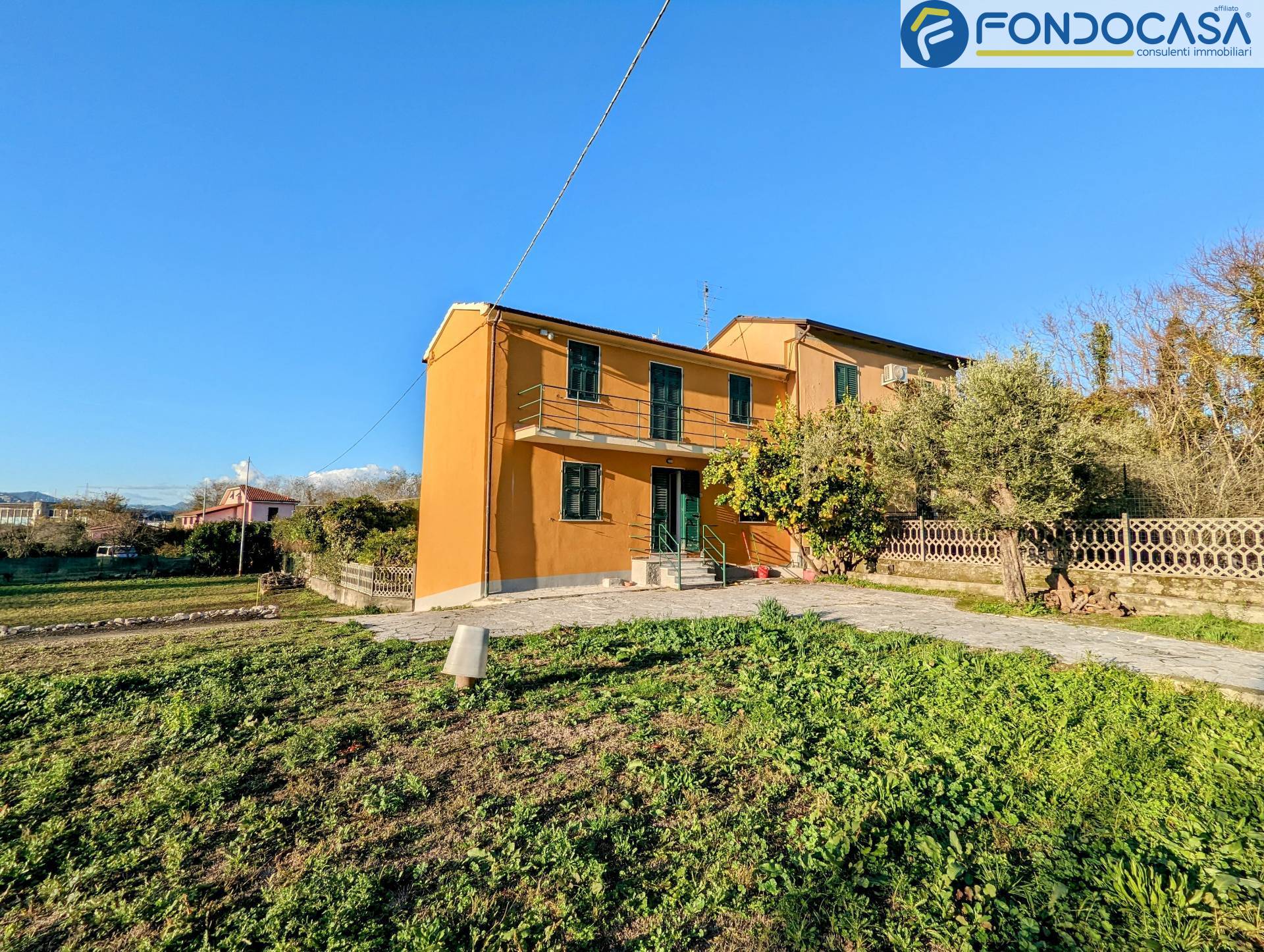 Casa semindipendente in vendita a Sarzana