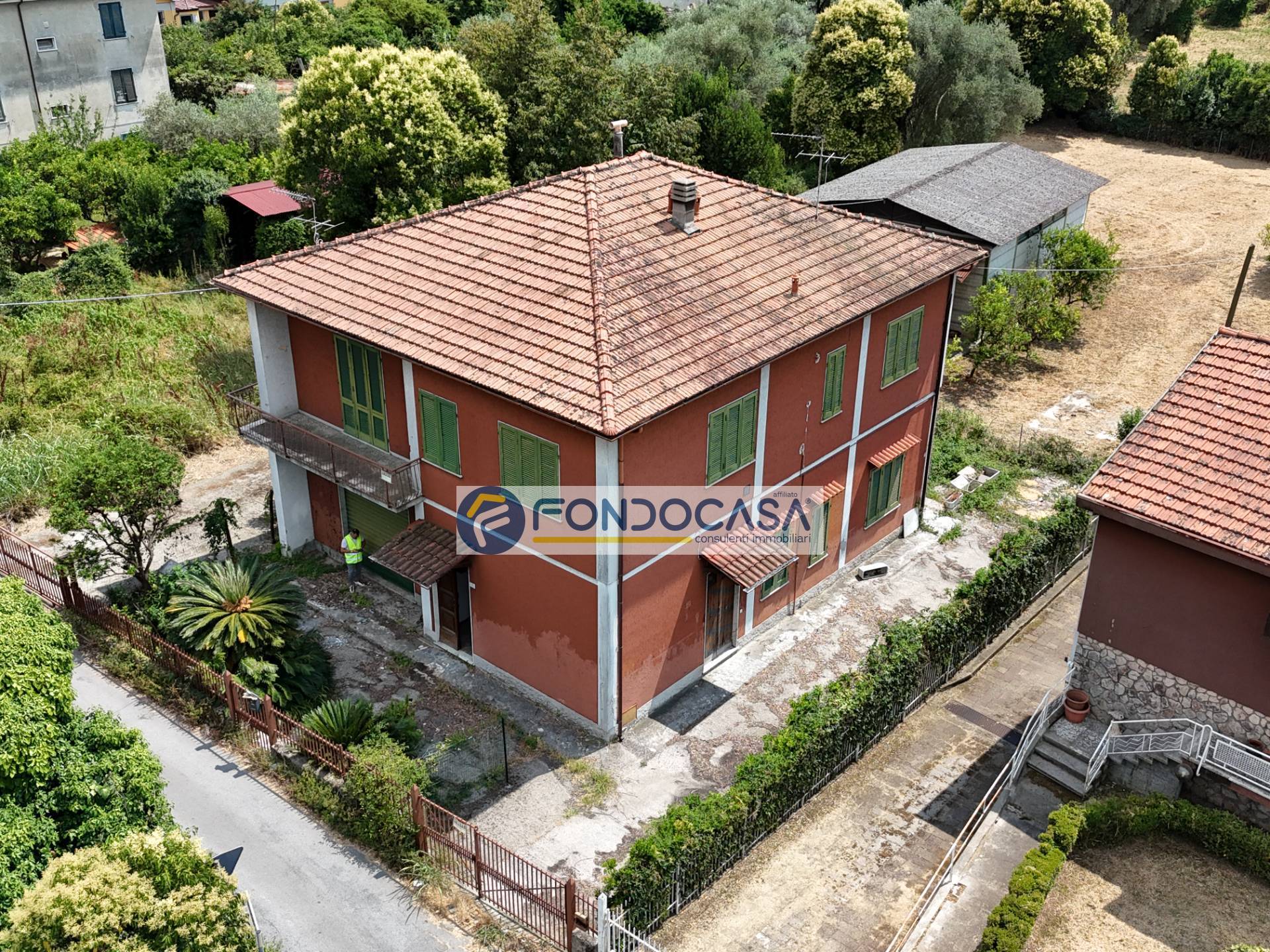 Villa bifamiliare in vendita a Massa, Centro