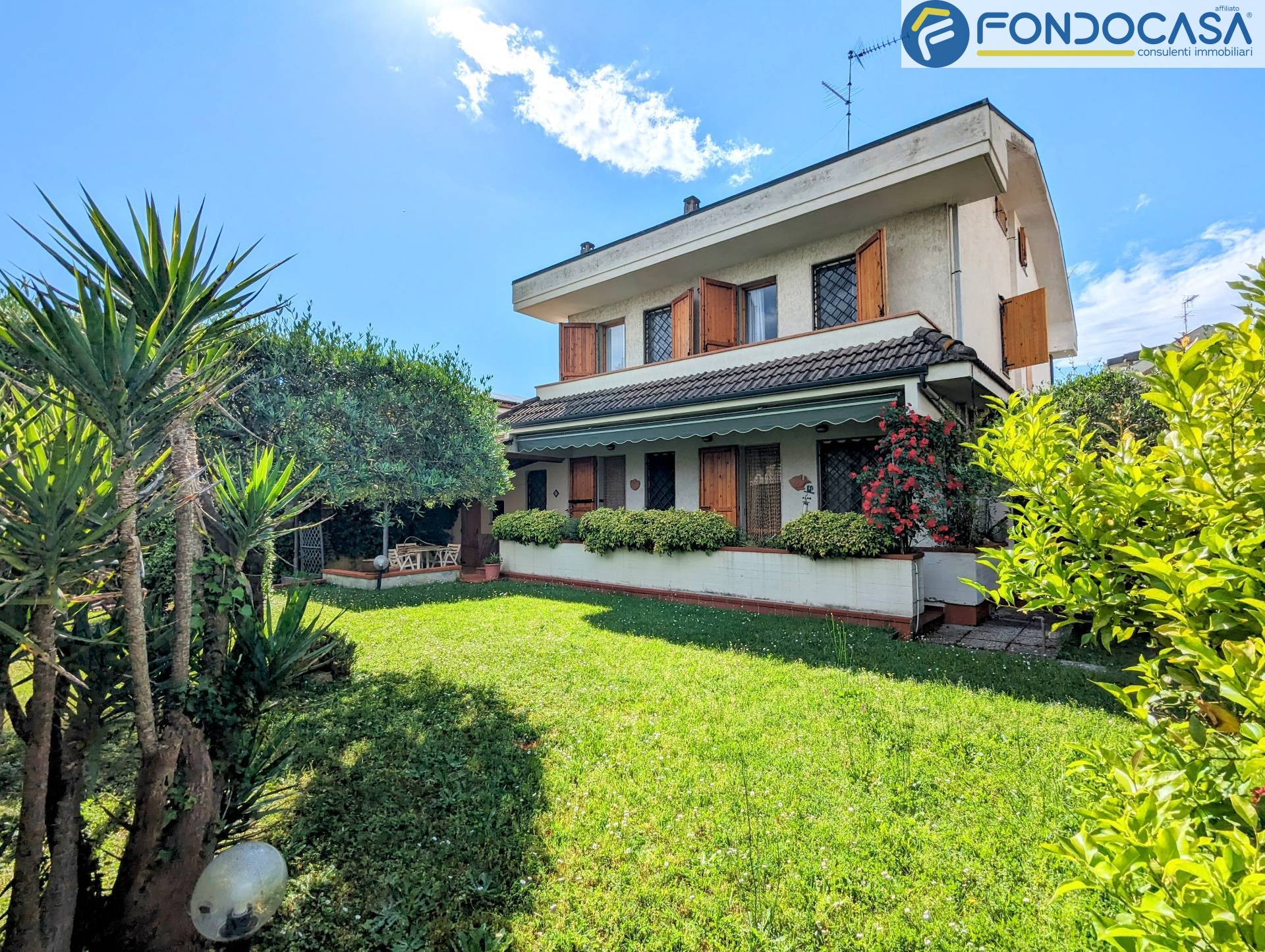 Villa bifamiliare in vendita a Montignoso, Cinquale