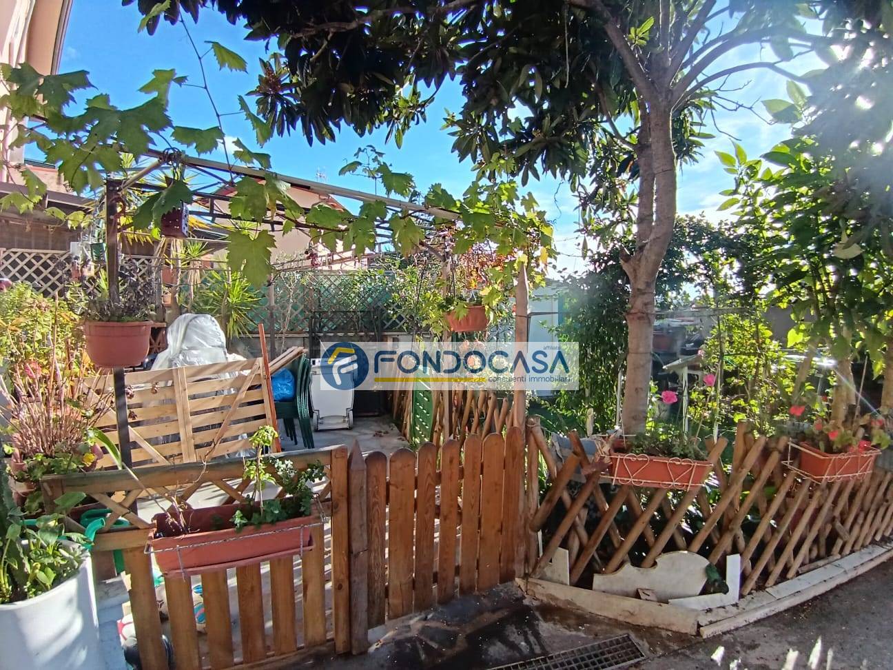 Casa semindipendente in vendita a Carrara, Avenza