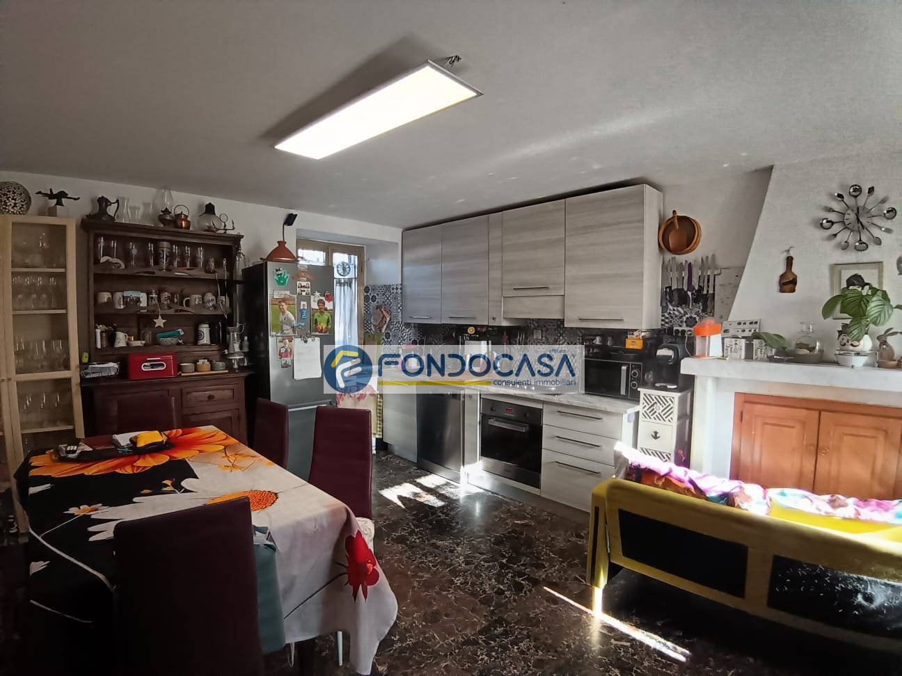 Casa semindipendente in vendita a Carrara, Avenza