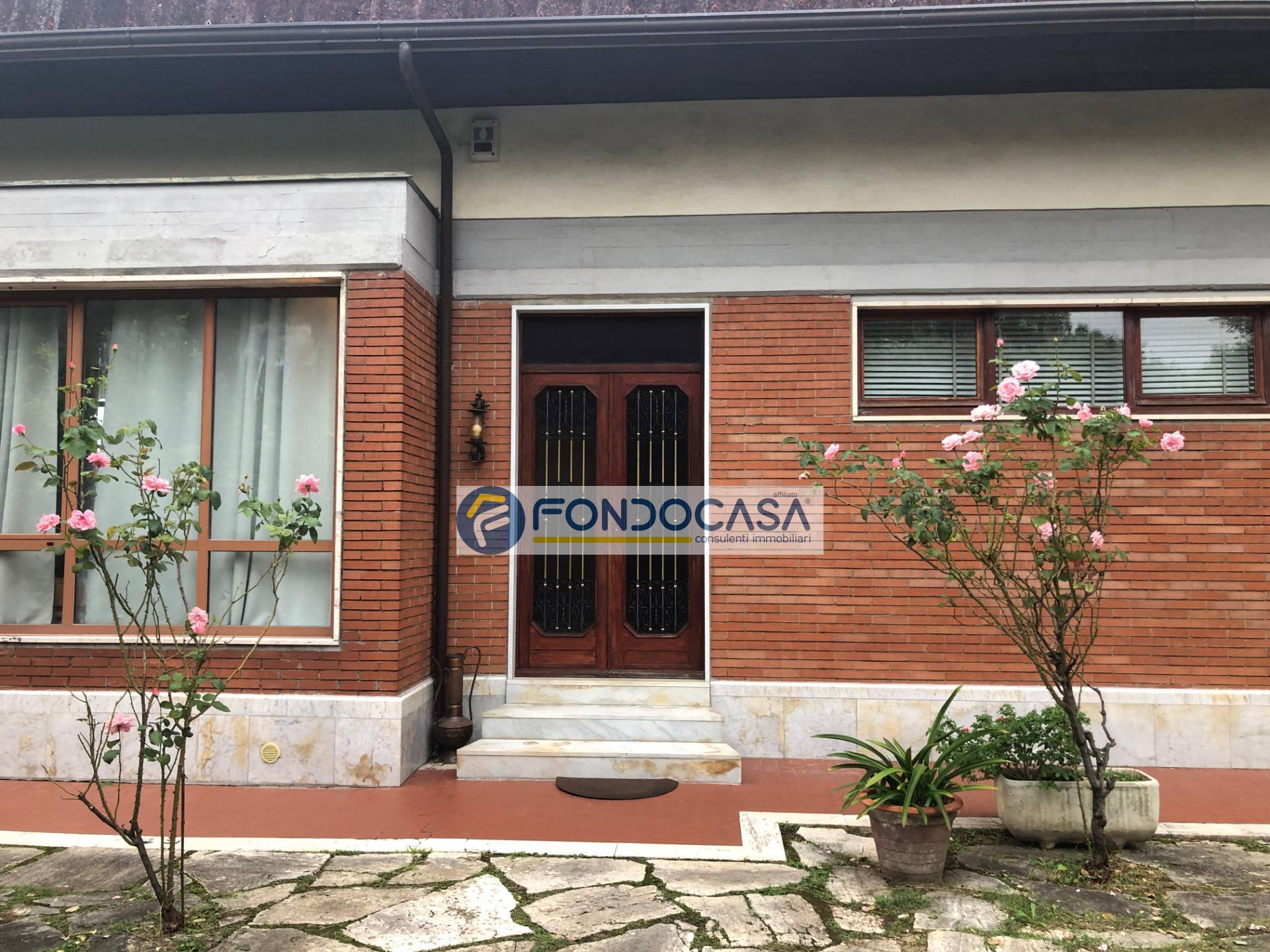 Casa indipendente in vendita a Massa, Centro