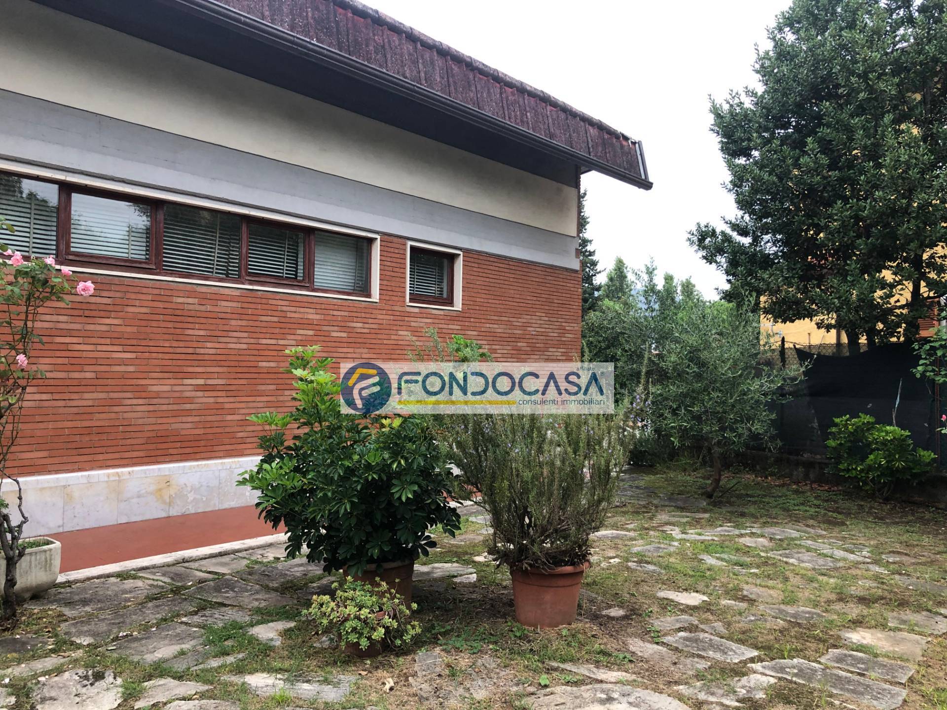 Casa indipendente in vendita a Massa, Centro