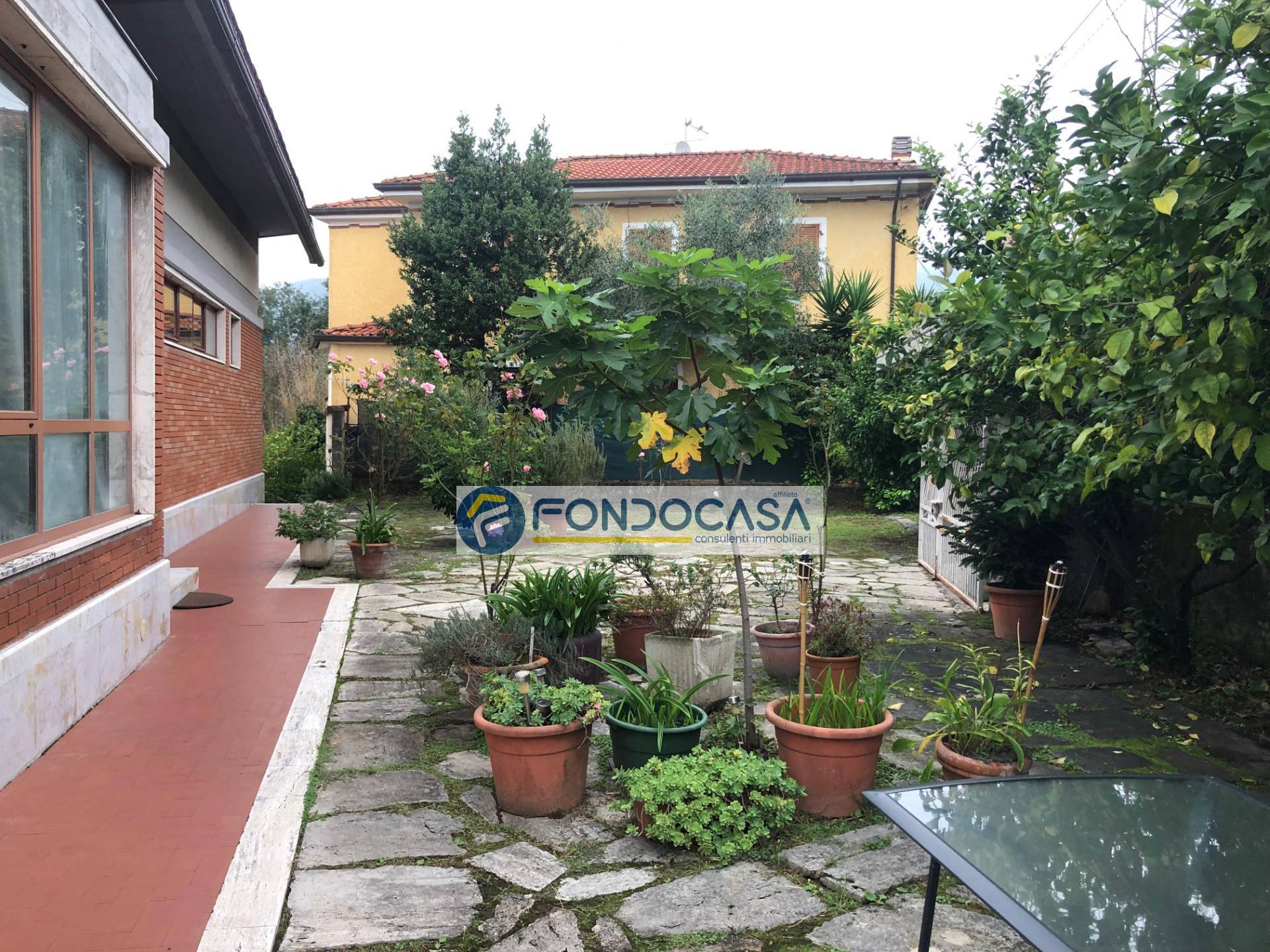 Casa indipendente in vendita a Massa, Centro