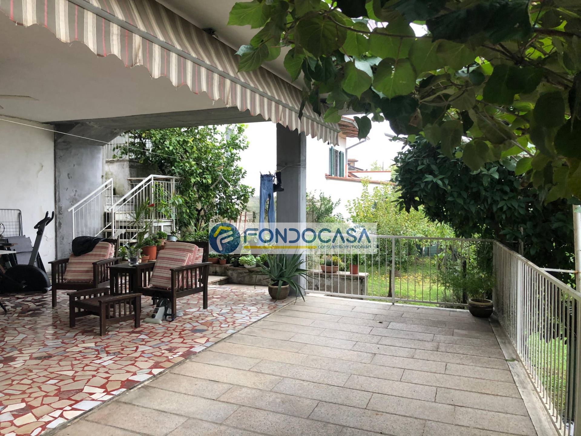 Casa indipendente in vendita a Massa, Centro