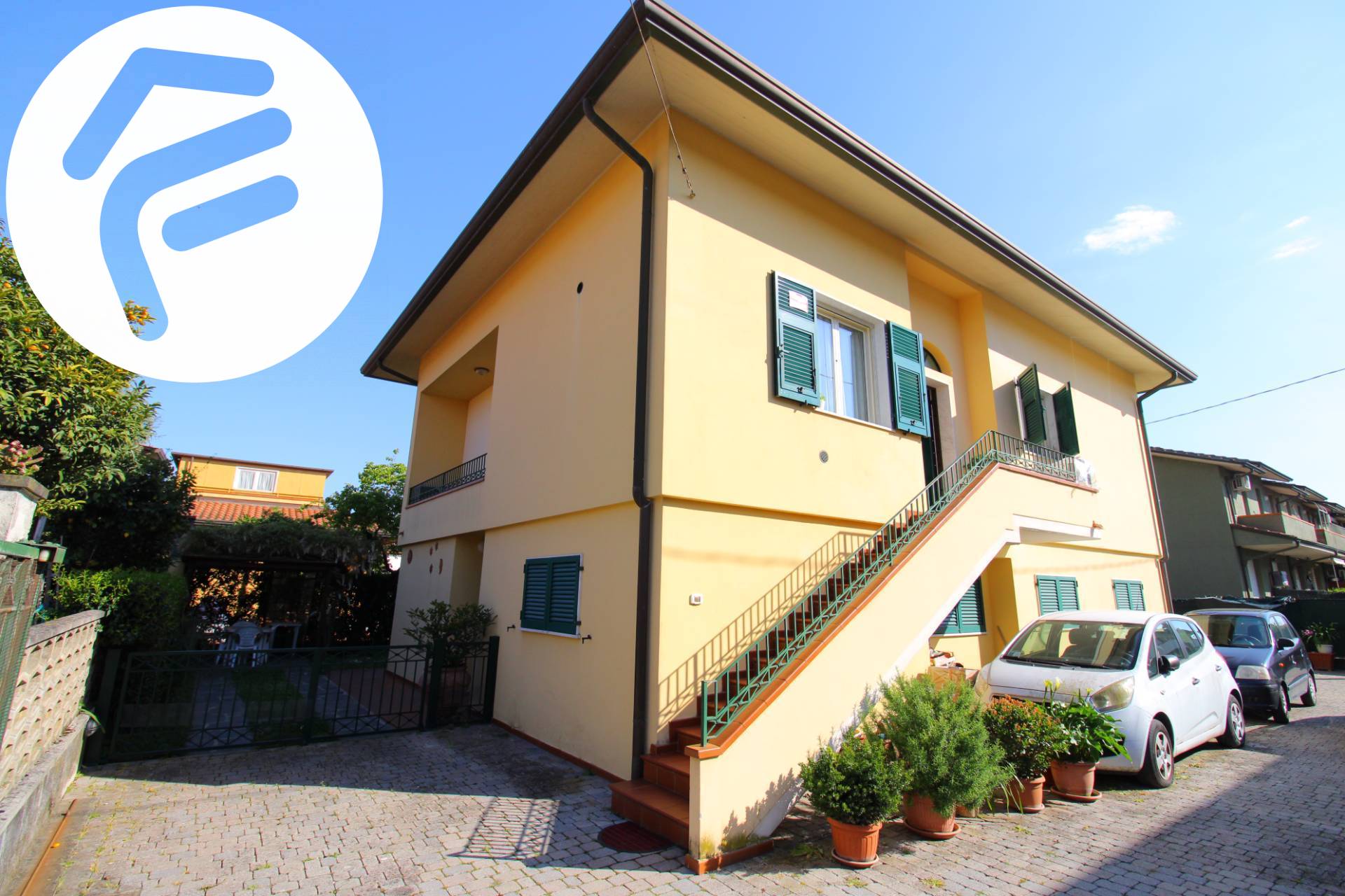 Villa trifamiliare in vendita a Massa, Marina di Massa