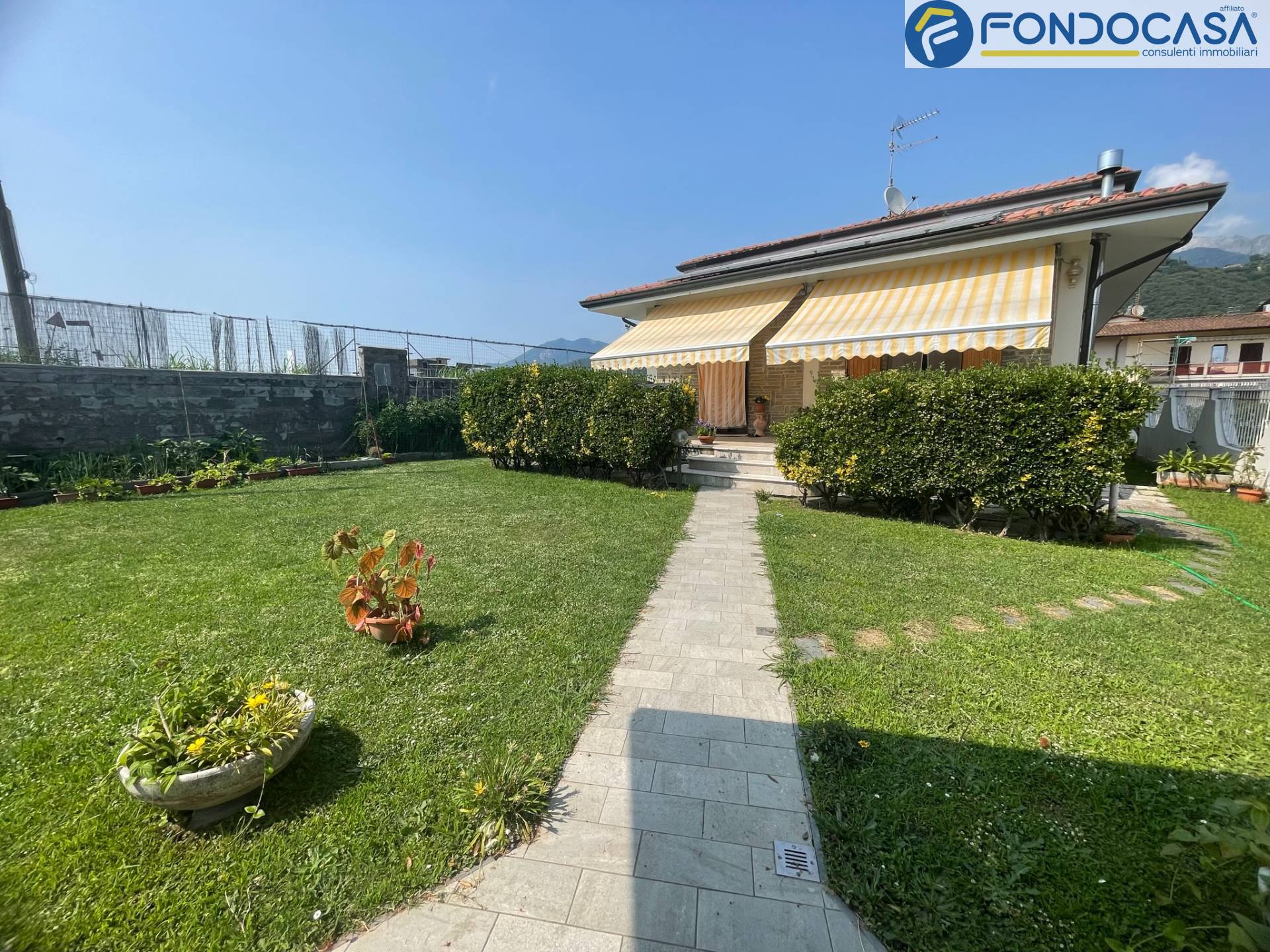 Villa in vendita a Montignoso