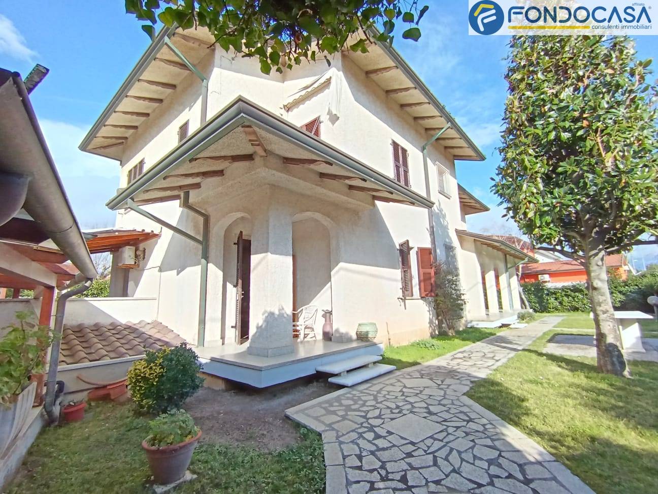 Villa in vendita a Carrara, Marina di Carrara