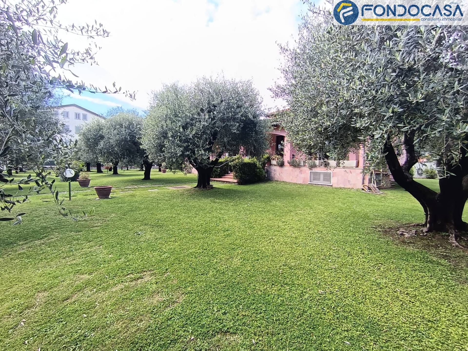 Villa in vendita a Carrara, Marina di Carrara