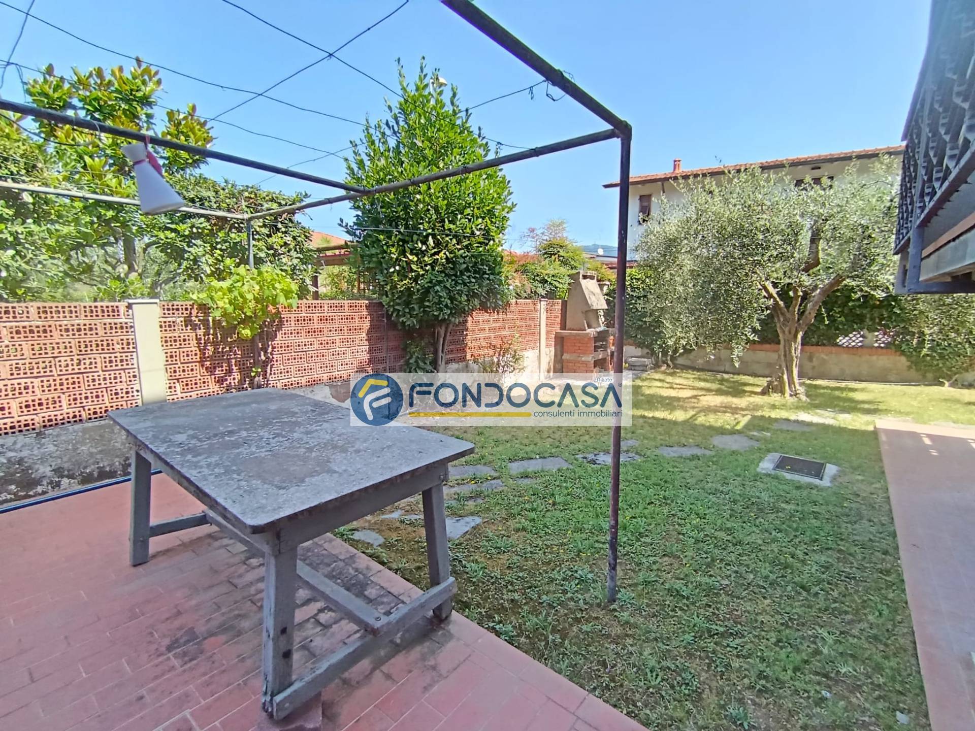 Villa bifamiliare in vendita a Carrara, Marina di Carrara