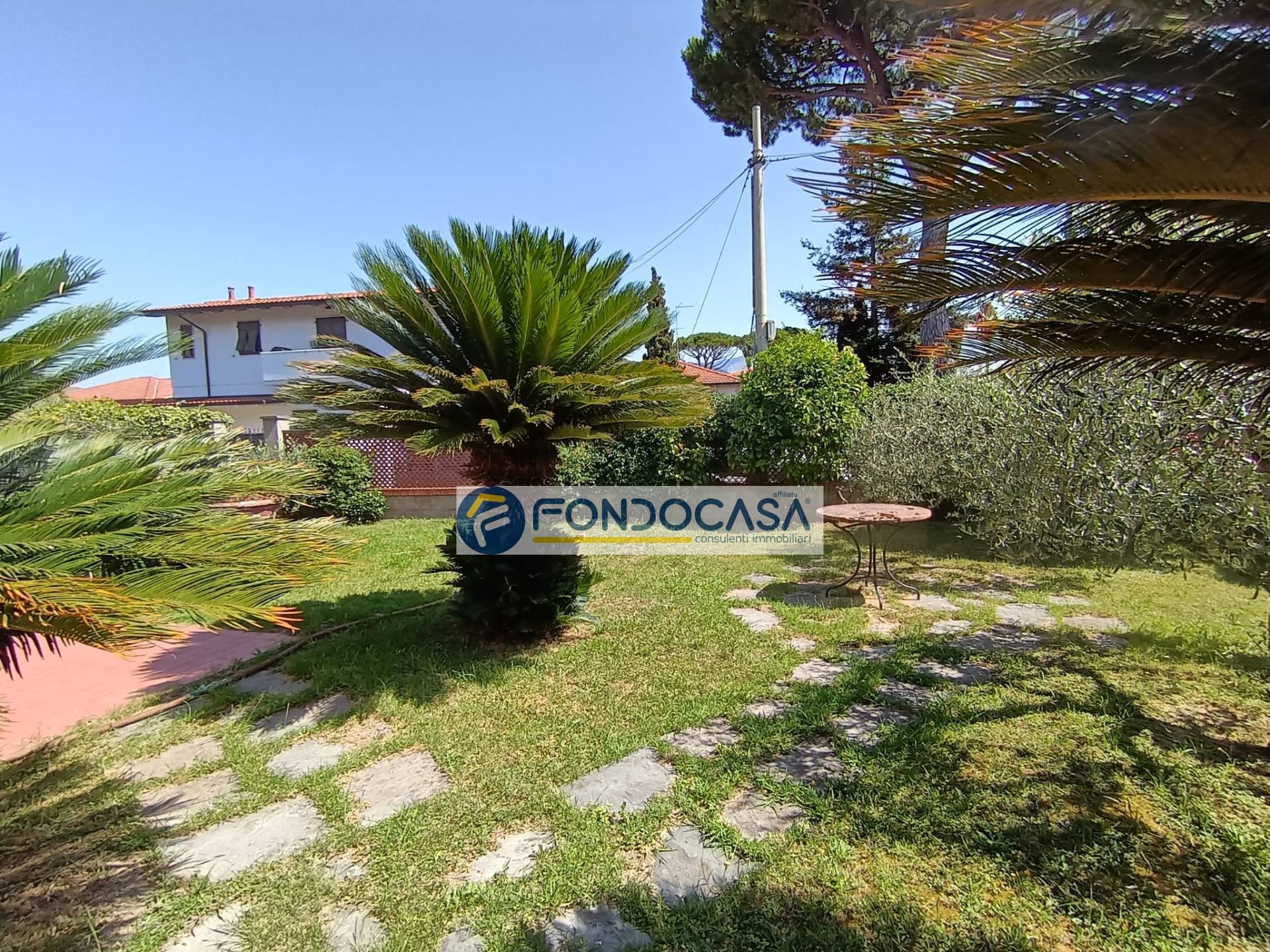 Villa bifamiliare in vendita a Carrara, Marina di Carrara