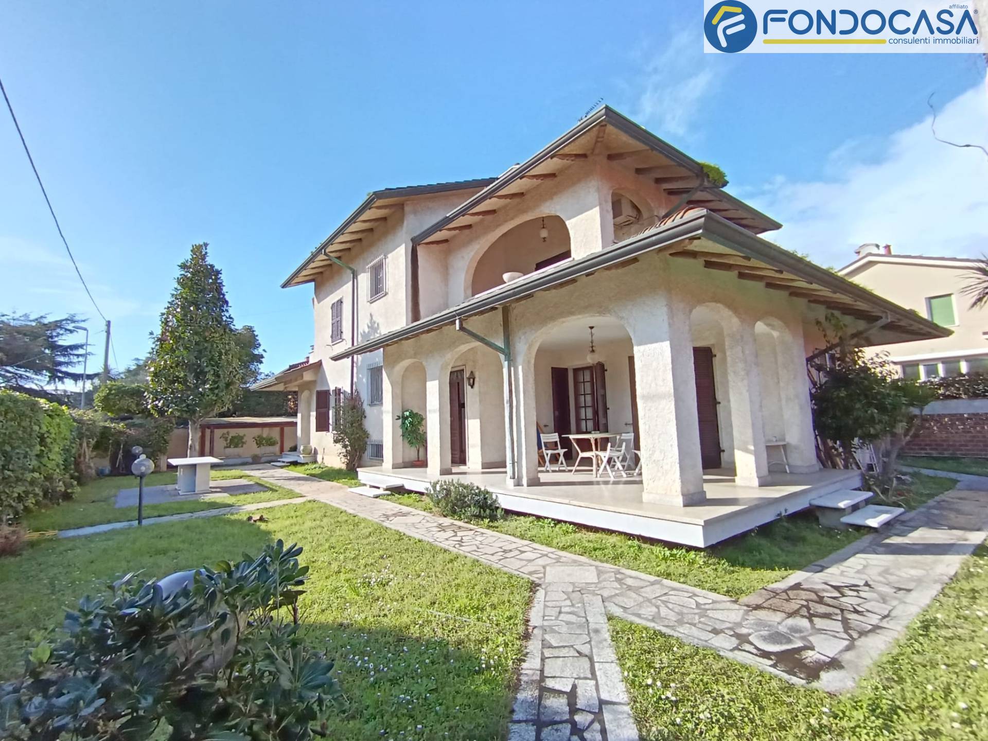 Villa in vendita a Carrara, Marina di Carrara