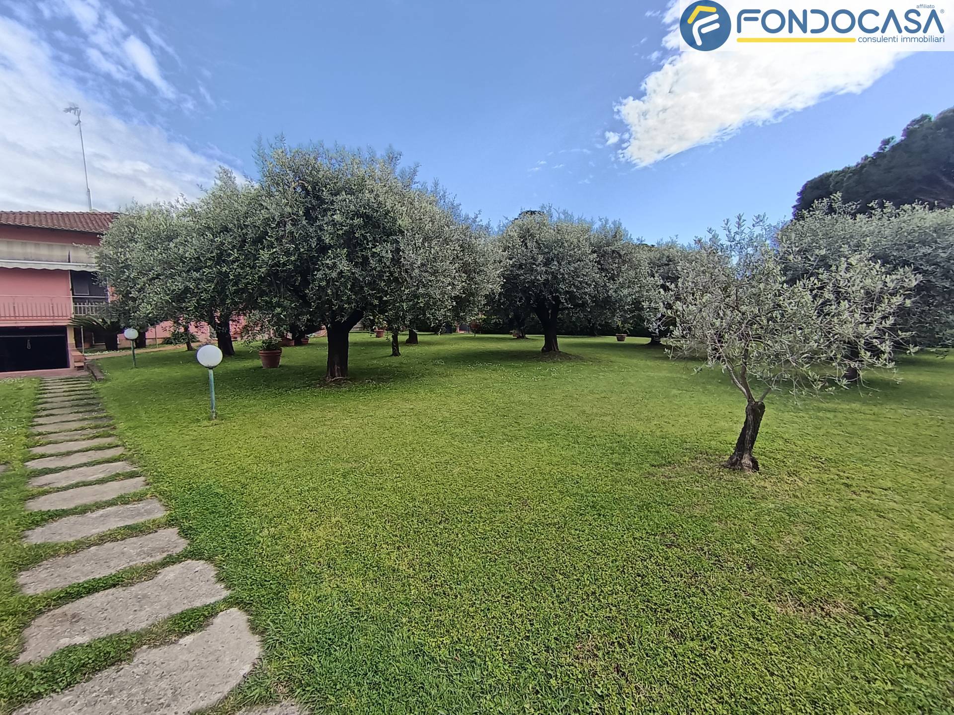 Villa in vendita a Carrara, Marina di Carrara