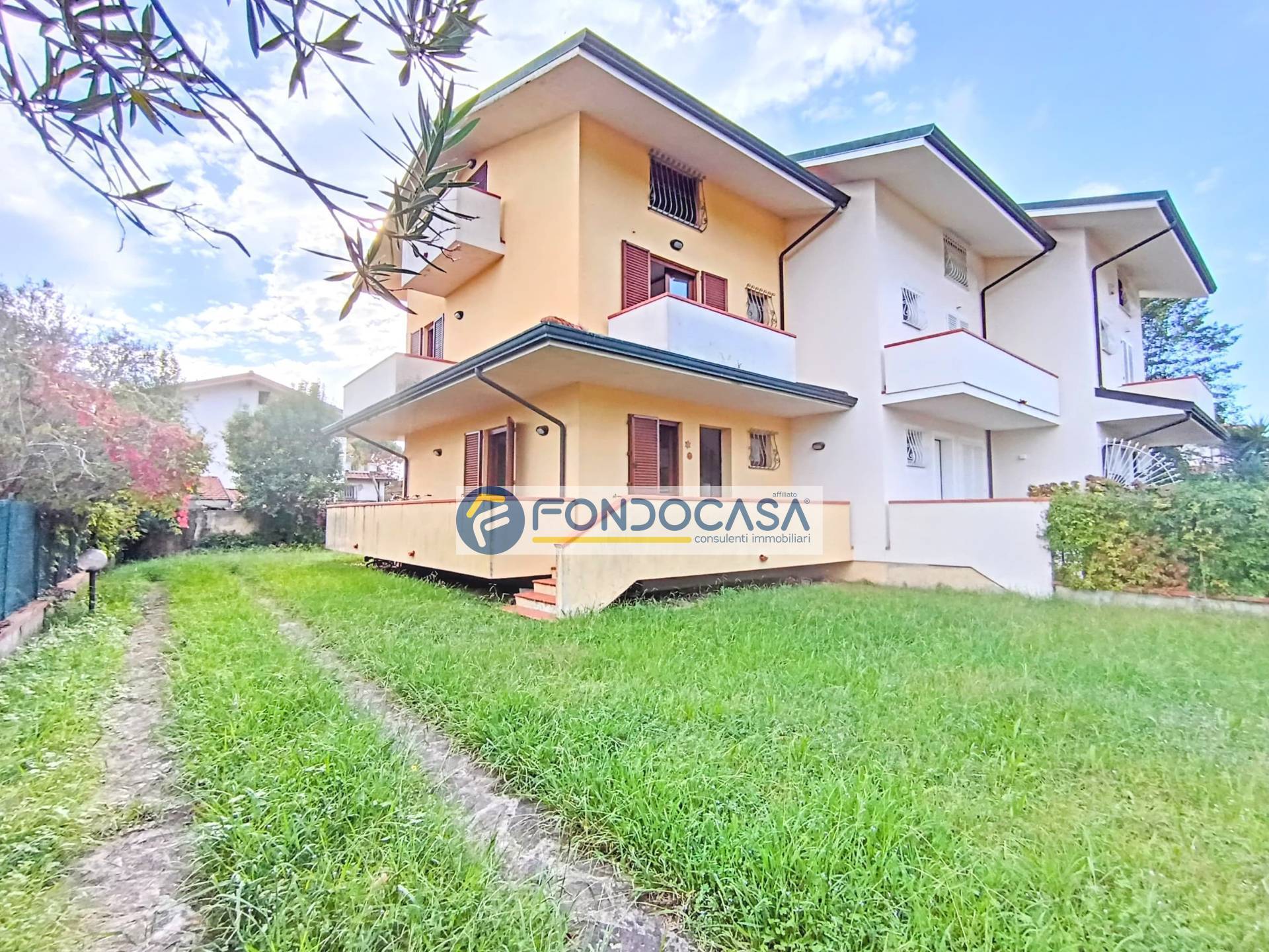 Villa bifamiliare in vendita a Montignoso, Cinquale