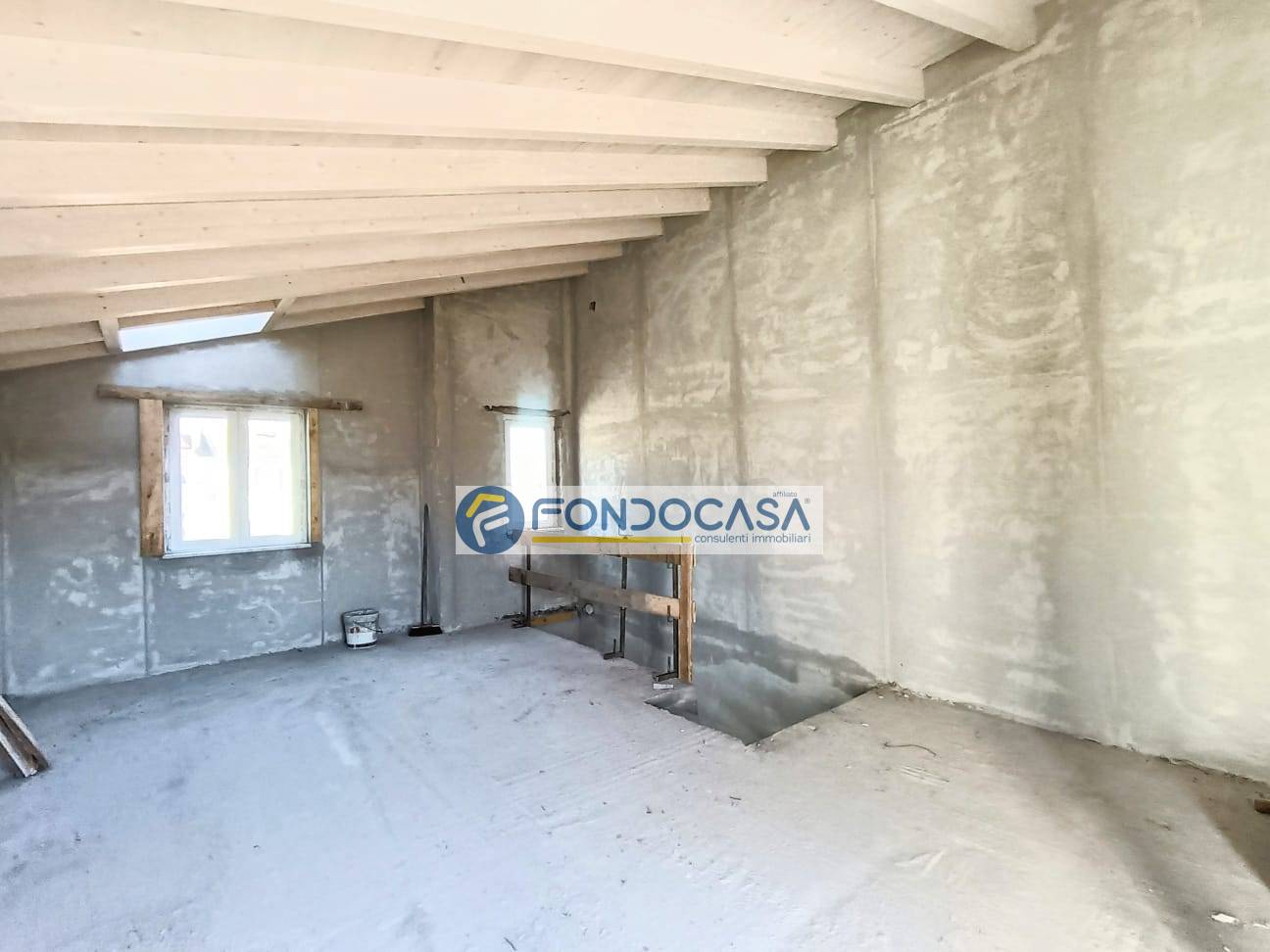 Villa bifamiliare in vendita a Luni, Dogana