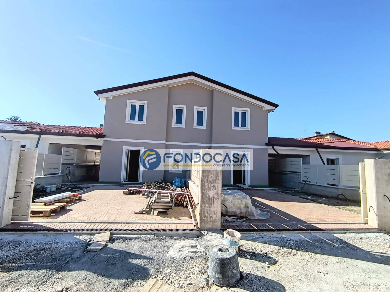 Villa bifamiliare in vendita a Luni, Dogana