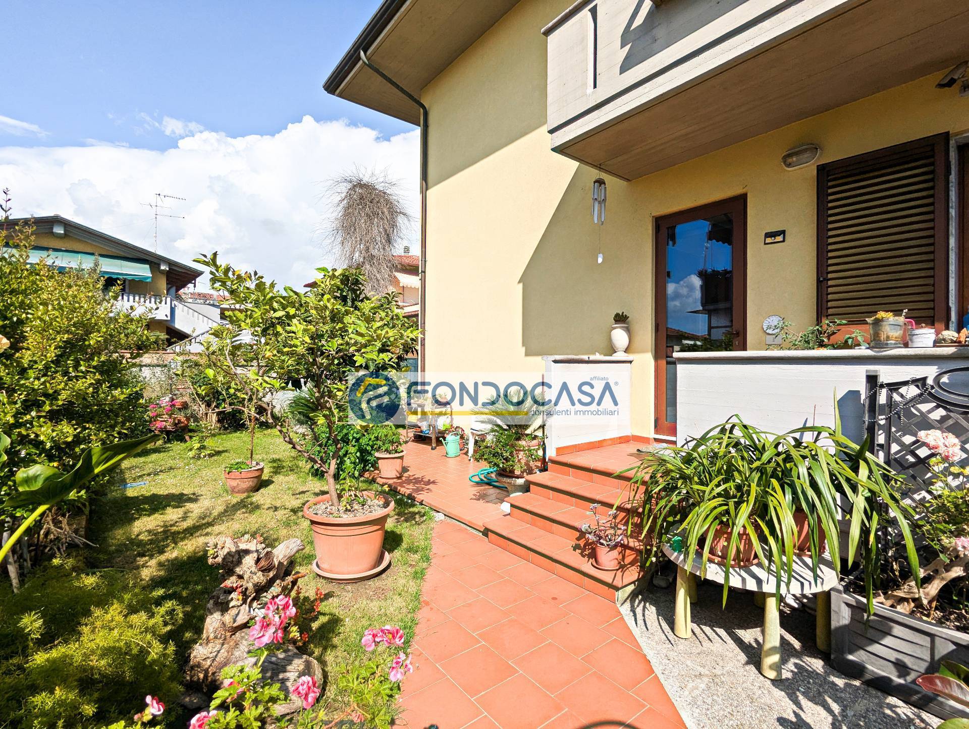 Villa trifamiliare in vendita a Massa, Marina di Massa