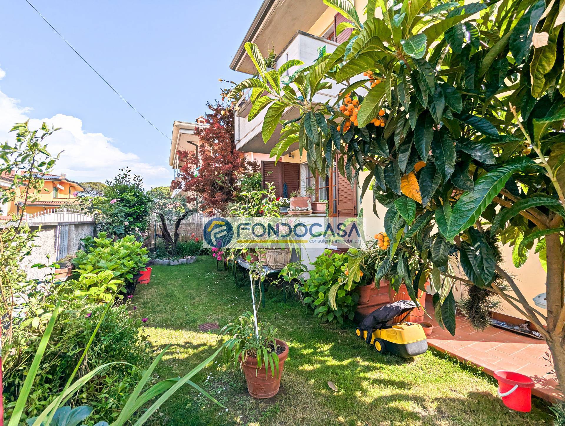 Villa trifamiliare in vendita a Massa, Marina di Massa