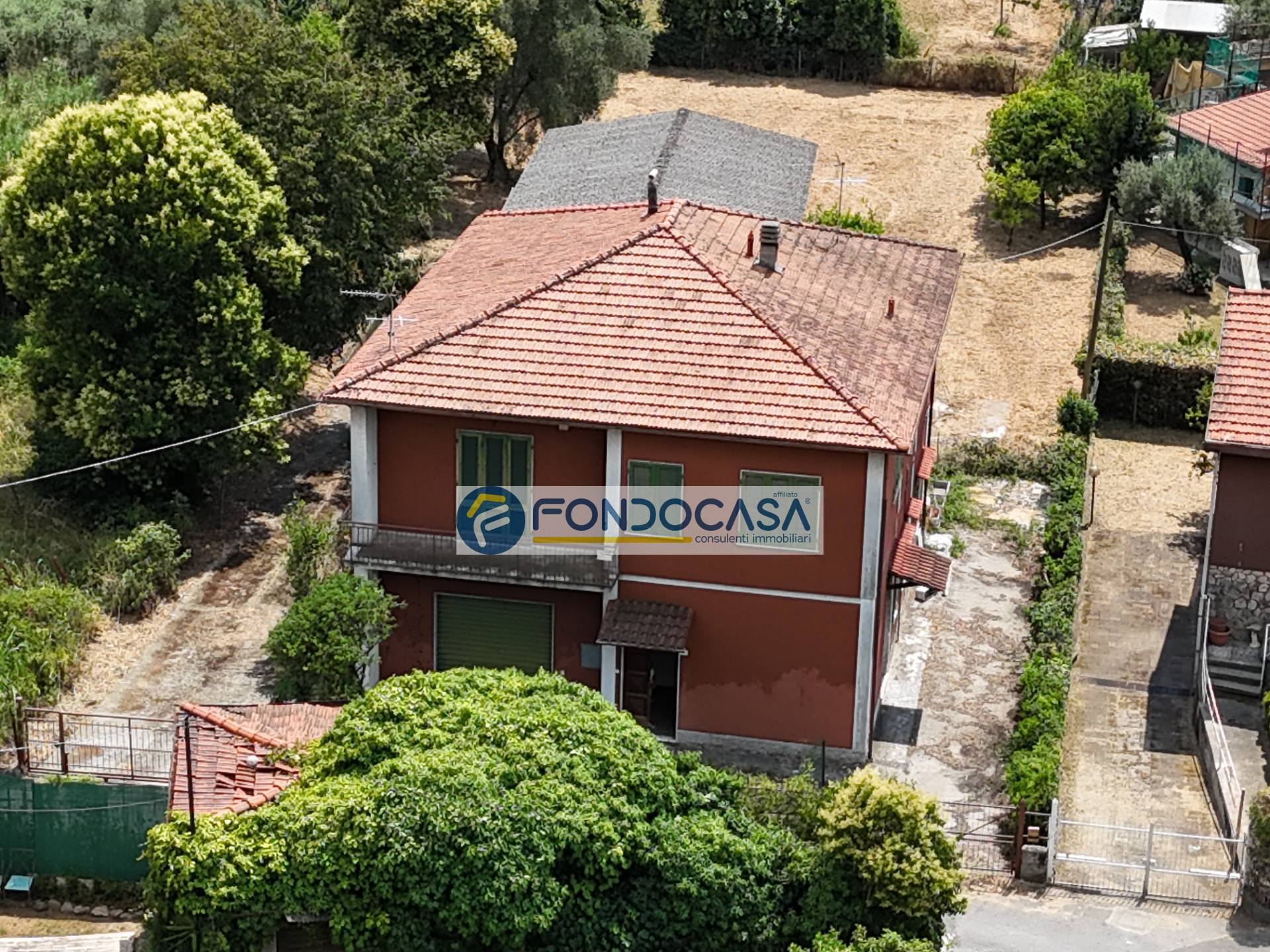 Villa bifamiliare in vendita a Massa, Centro