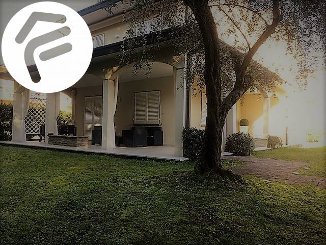 Villa in vendita a Massa, Marina di Massa