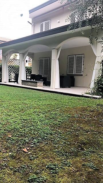 Villa in vendita a Massa, Marina di Massa