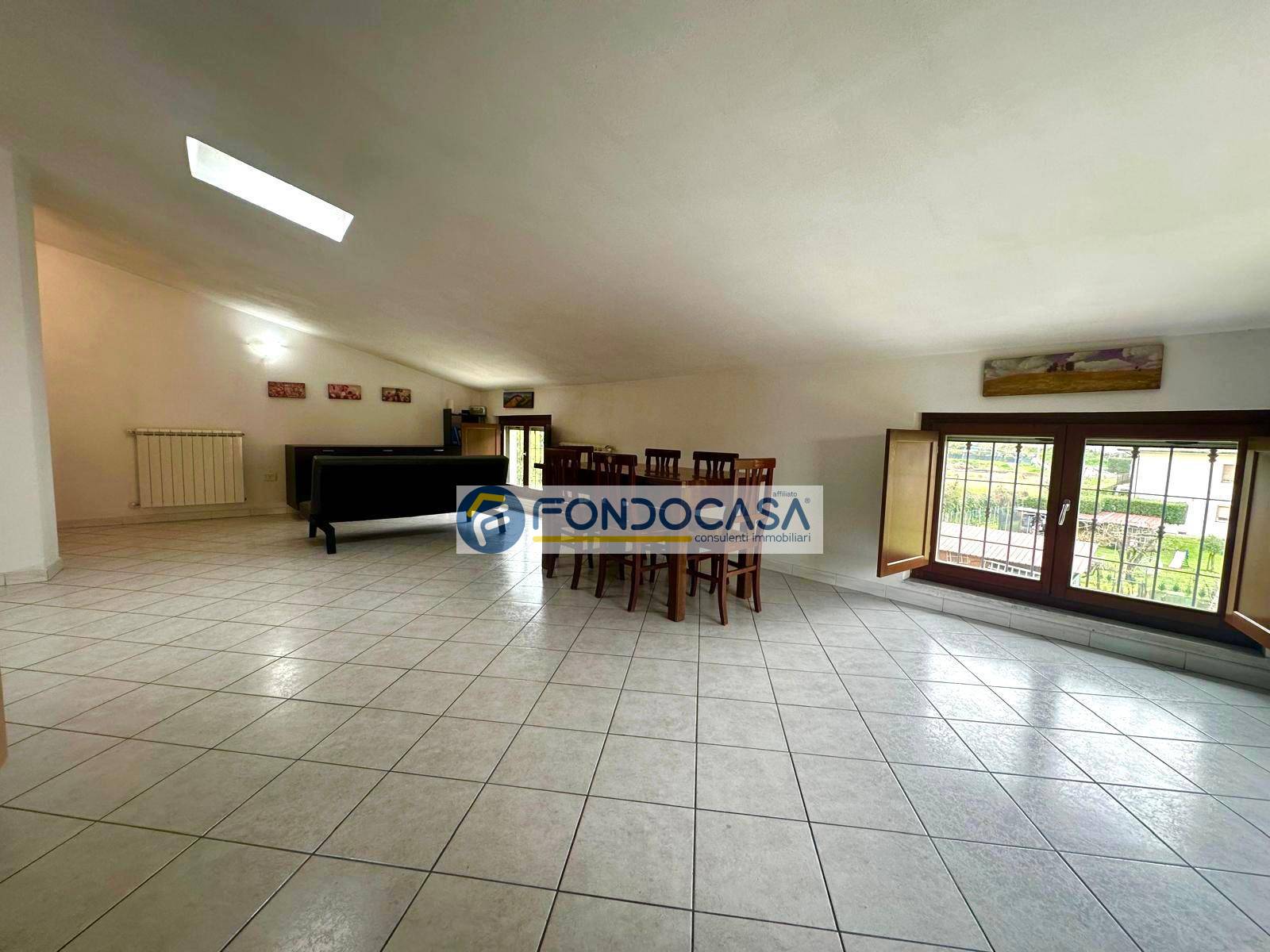 Appartamento in vendita a Montignoso