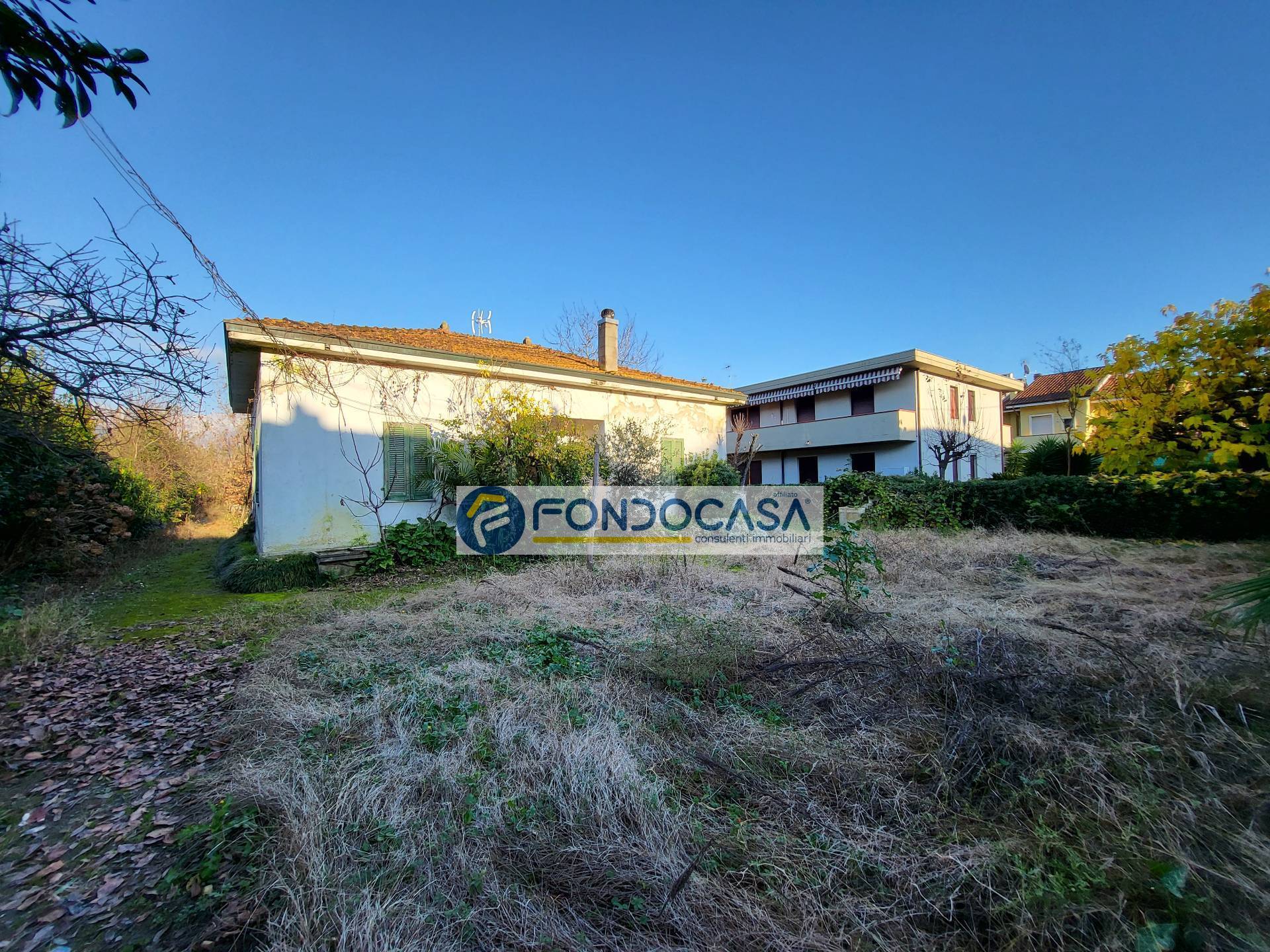 Villa in vendita a Massa, Marina di Massa