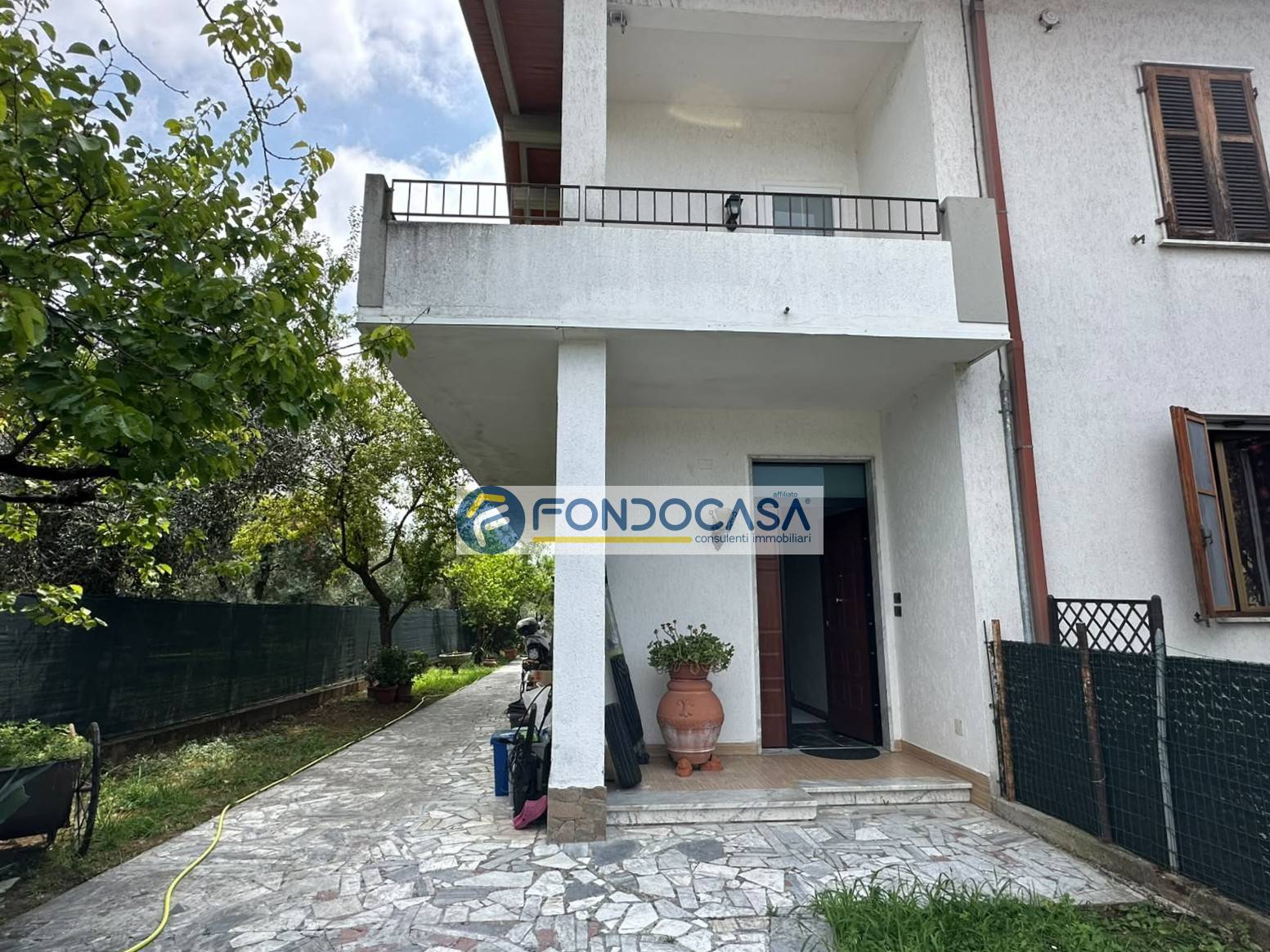 Villa bifamiliare in vendita a Massa